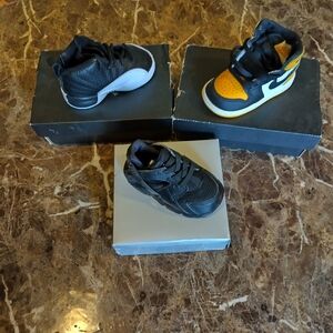 Jordan Kids Black and Gold Sneakers